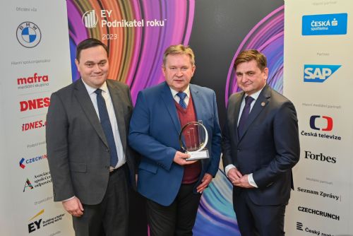 obrázek:Libor Burian zvítězil v soutěži EY Podnikatel roku 2023 Královéhradeckého kraje se svou ekologickou dřevěnou Matrix House