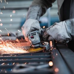 Češi pracují méně, ale stále nad EU průměrem