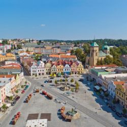 Havlíčkův Brod vozí školáky speciálním autobusem. Poznávají město i jeho historii
