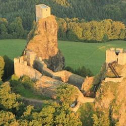 Hrad Trosky zpřístupní Věž Baba s novým výhledem