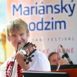Mariánské Lázně roztančí folklor. Čtyři dny krojů, hudby a velkého festivalového programu