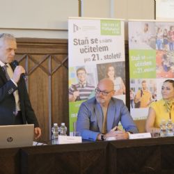 Ministr školství v Plzni řešil budoucnost učitelů. AI je dobrý sluha, ale zlý pán