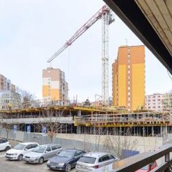 Parkovací dům Atom v Plzni brzy otevře. Nabídne 173 míst, část z nich zdarma