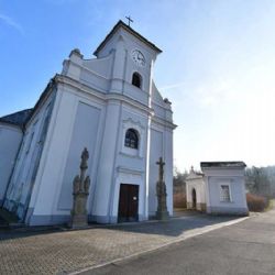 Šikmý kostel v Karviné prochází rekonstrukcí střechy za 7 milionů