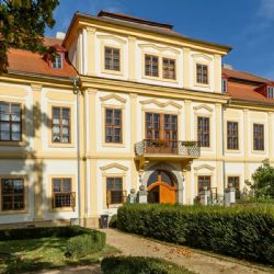 Zámek ve Svojšíně vstal z ruin. Malá obec z Tachovska z něj znovu dělá živé místo