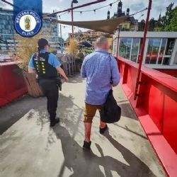 Známé tváře v centru Plzně neunikly strážníkům. Oba muže hledala policie
