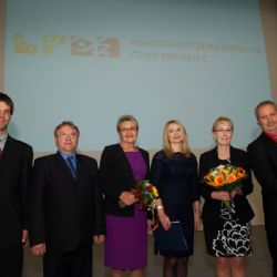 Cenu Makropulos za péči o seniory získala Charita Ostrava