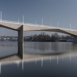 Dvorecký most spojil Smíchov s Podolím. Nové tramvajové a autobusové linky změnily dopravu v Praze