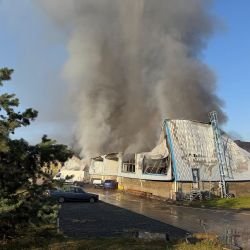 Hala skladu s elektrokoloběžkami v Čelákovicích se 13. července zřítila, škoda 80 milionů