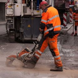 Králehradec plánuje škrty v rozpočtu na silnice, klíčové projekty pokračují