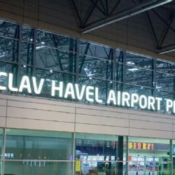 Letiště Praha uzavřelo hlavní ranvej, provoz se dočasně přesouvá nad Prahu a Středočeský kraj