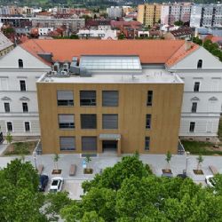 Nová radnice na Čtyřce má interiéry od Sutnarky. Studenti navrhli síň i zastupitelský sál
