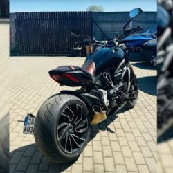 Policie pátrá po muži podezřelém z krádeže motocyklu za více než 350 tisíc. Žádá o pomoc