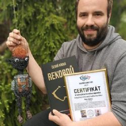 Drátěný Hurvínek z Plzeňska míří do knihy rekordů. Loutka opravdu funguje