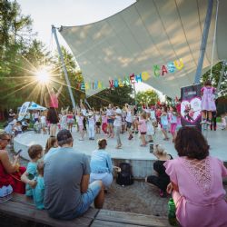Stovky kroužků na jednom místě. Chvojkovy lomy zaplní Festival volného času