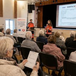 Ve středu ve Šeříkovce rozdají seniorům Kartu S.O.S. Může pomoci při pádu i kolapsu