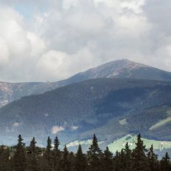 Krkonoše paralyzovány sněžením a vichrem
