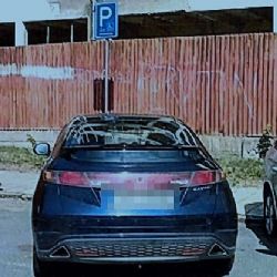 Seniorka v Náchodě s falešnou kartou pro invalidy odhalena