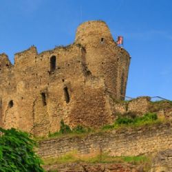 Věž Putna u hradu Michalovice má podle měření sklon 7,315 stupně. Město zvažuje zápis do knihy rekordů