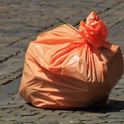 Víte, že popelář za směnu odnese 4183 kilogramů odpadu?