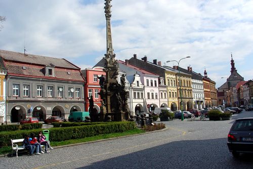 obrázek:Jaroměř ruší placené stání na náměstí, vrací platby za parkovací karty