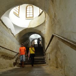 Oprava Bona publica pokračuje, schodiště znovu obsadí stavbaři a archeologové