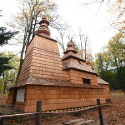 VIDEO: Restaurátoři ošetřují interiéry kostela sv. Mikuláše v Jiráskových sadech: